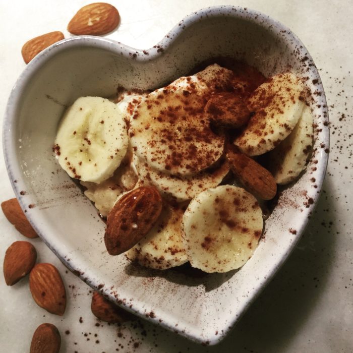 porridge with bananas, cocoa and almonds
