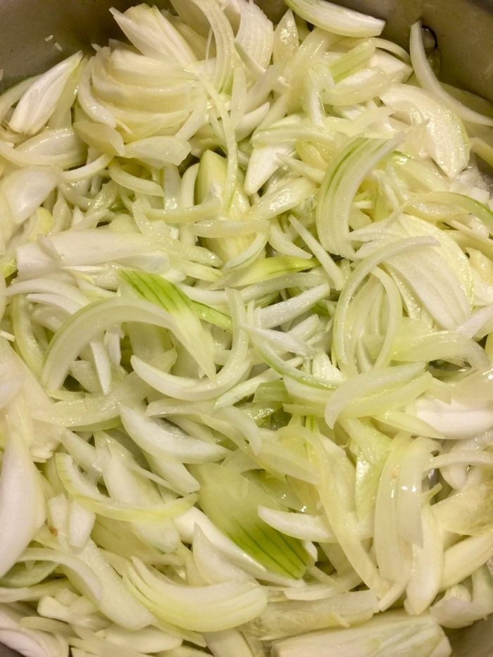 Thinly sliced onions