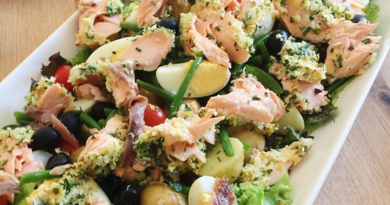 Salad Niçoise with roasted Salmon